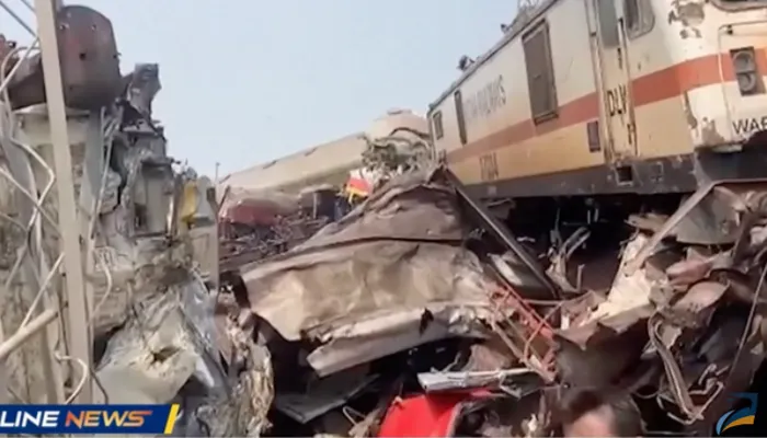 Kecelakaan maut antar kereta di India