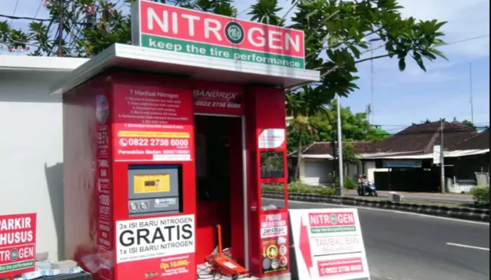 Illustrasi. Isi Angin Ban Kendaraan dengan Nitrogen