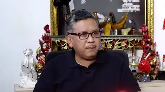 Sekjen PDIP Hasto Kristiyanto ikut menanggapi persoalan batalnya status Indonesia sebagai tuan rumah Piala Dunia U-20 tahun ini.
