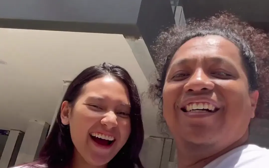 Pasangan suami istri Arie Kriting dan Indah Permatasari 