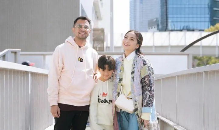 Raffi Ahmad dan Nagita Slavina Bersama Rafathar