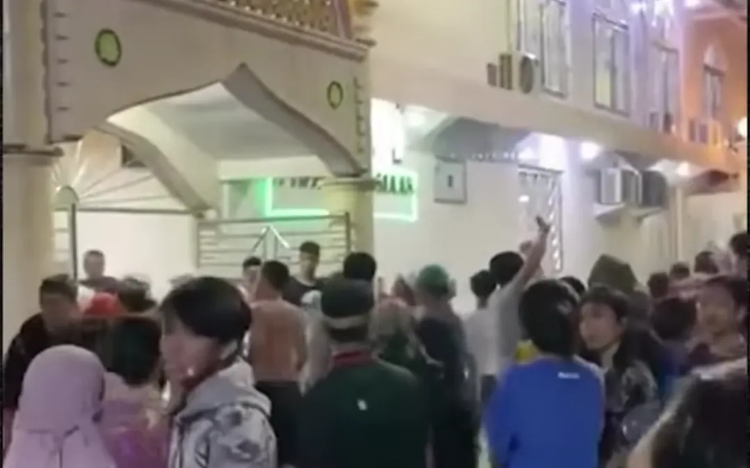 Kubah Masjid Roboh Jelang Tarawih di Makassar