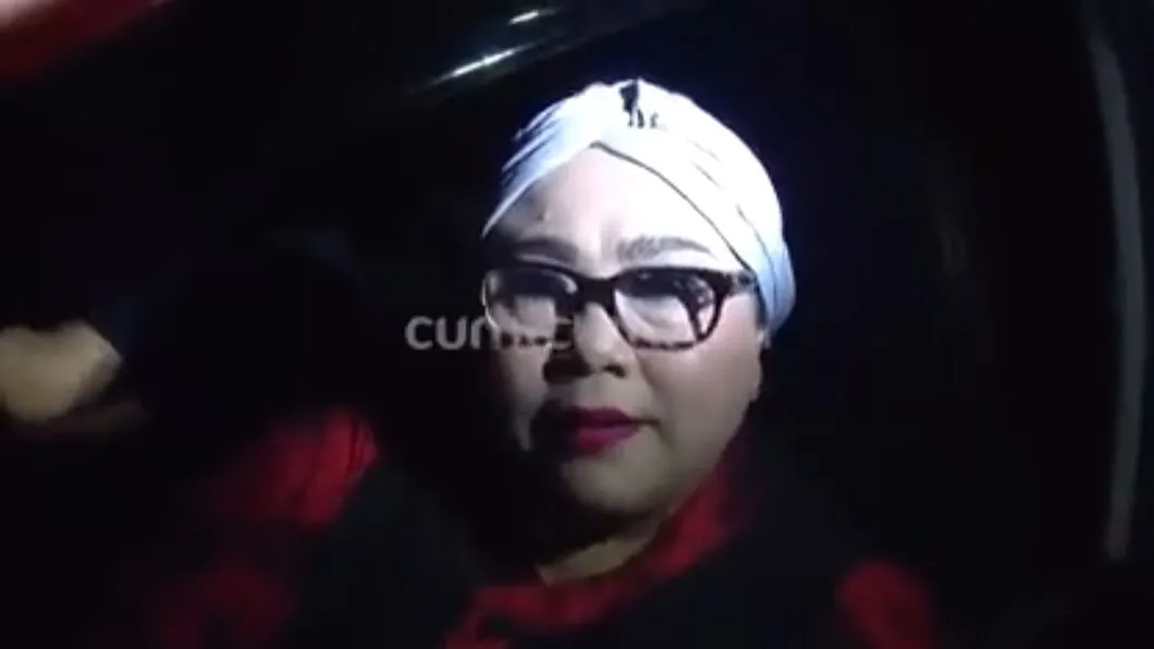 Komedian Nunung diharuskan menjalani rangkaian penyembuhan salah satunya kemoterapi.