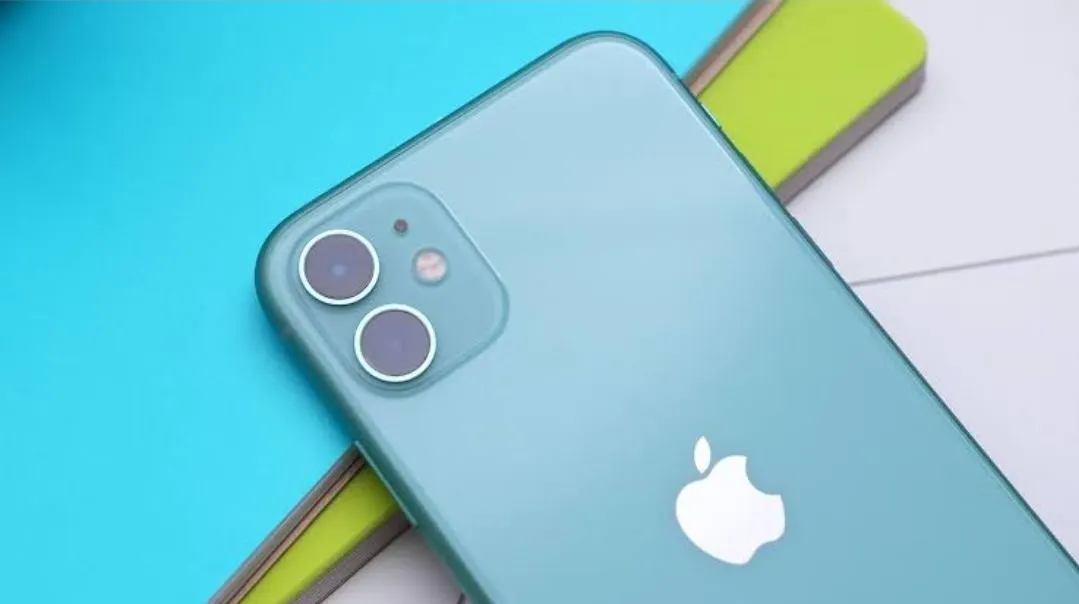 Ilustrasi. Pada momen Lebaran Idul Fitri 2023, harga iPhone 11 garansi iBox dan Digimap kompak turun jadi segini.