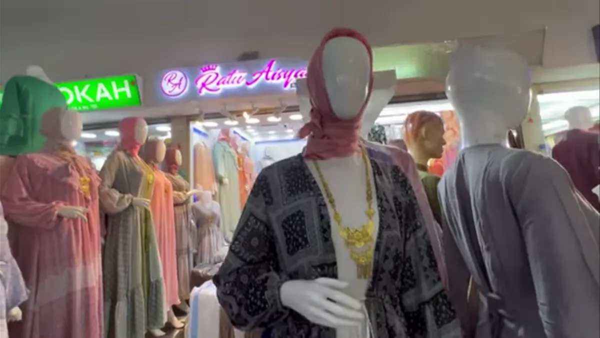 Beragam baju gamis dijual di online maupun pasar Tanah Abang