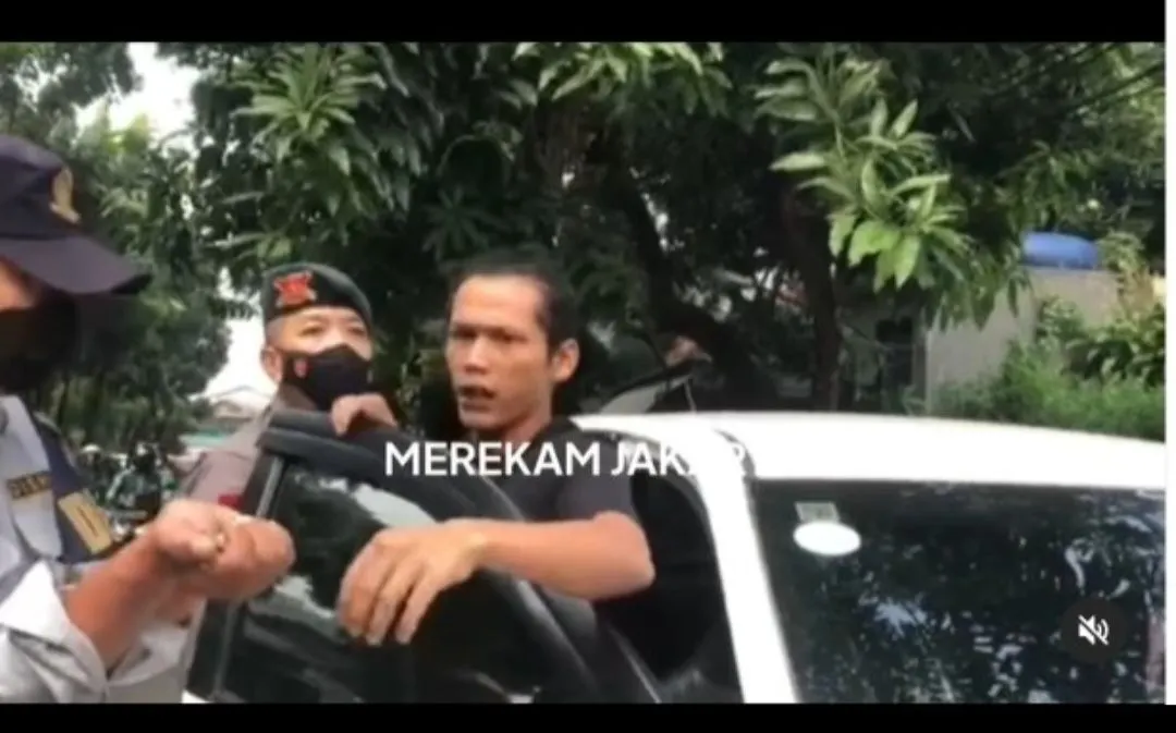 Pengendara Mobil Gigit Anggota Dishub Karena Kesal Ditindak Akibat Parkir Liar