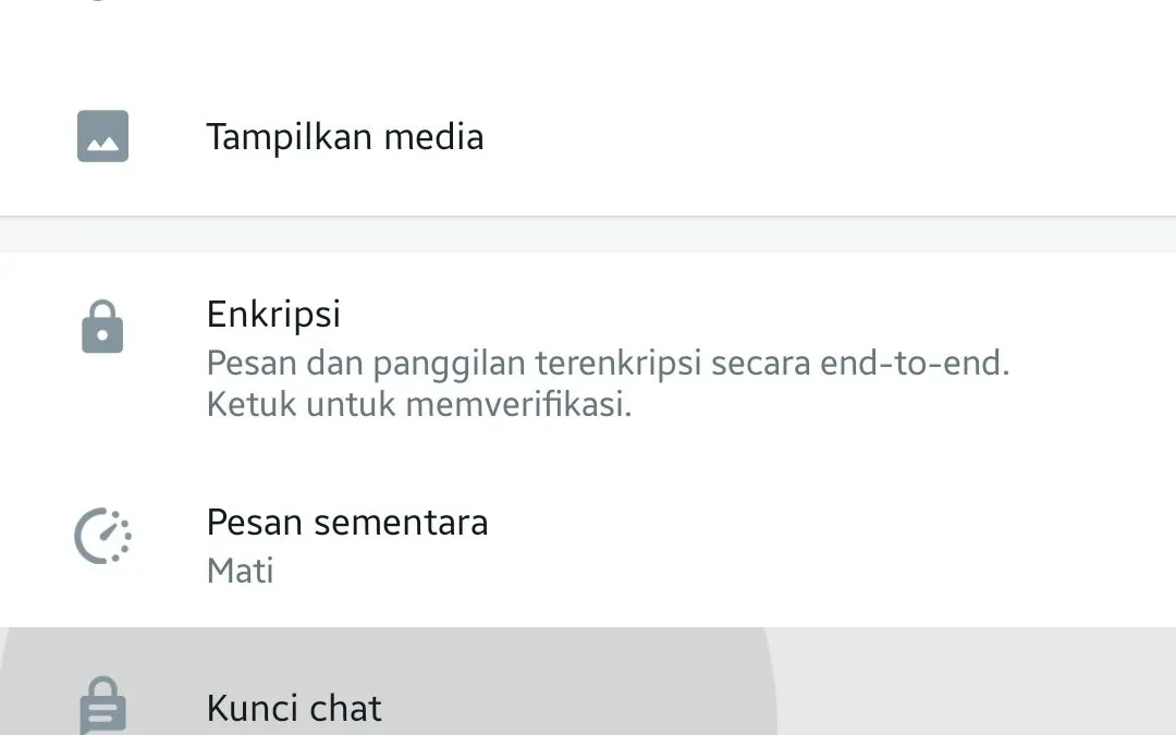 Cara mengaktifkan dan mematikan fitur Chat lock pada WhatsApp.