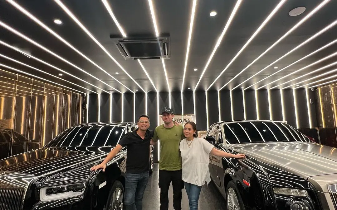 Raffi Ahmad dan Nagita Slavina bersama Alan Walker 
