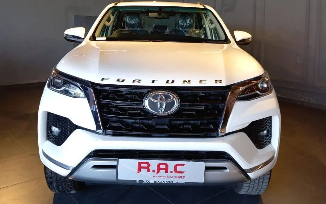 Potret Toy Toyota Fortuner 4x2 terbaru 2023