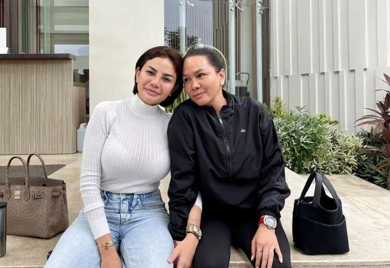 Nikita Mirzani bersama Fitri Salhuteru.