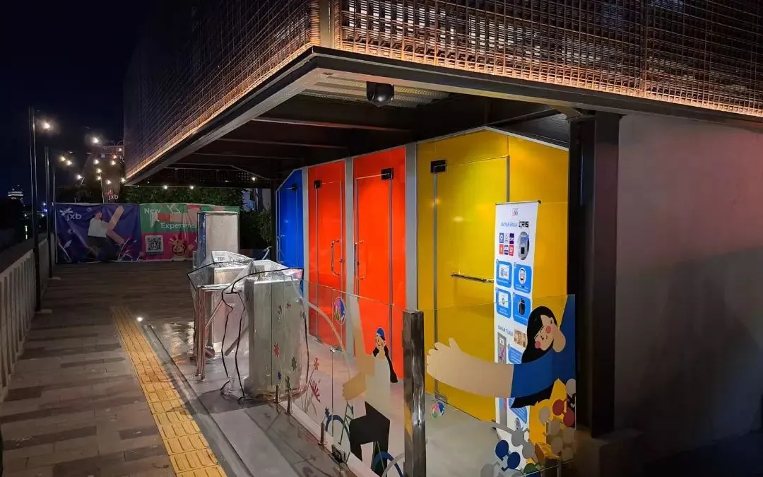 Toilet Transparan di Jakarta