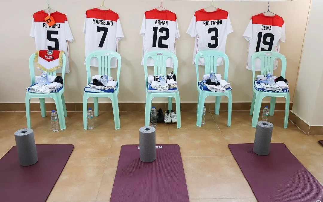 Kursi Plastik Sederhana di Ruang Ganti Timnas Indonesia SEA Games 2023