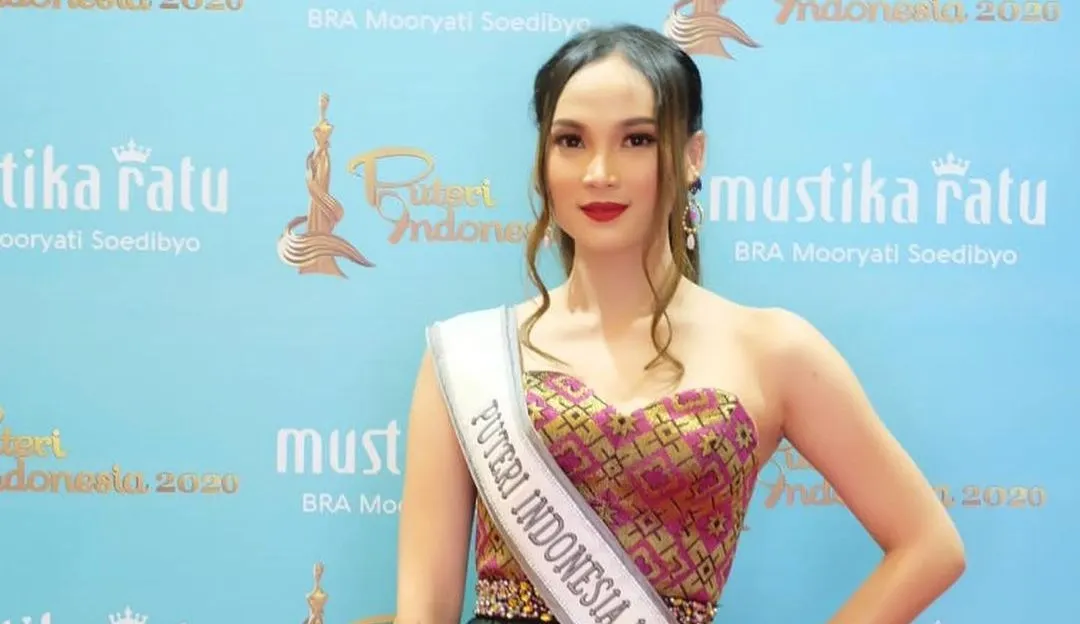 Lycie Joanna Jon Sen seorang Putri Indonesia Intelegensia 2019 yang dikabarkan menjadi calo untuk tiket konser Coldplay.