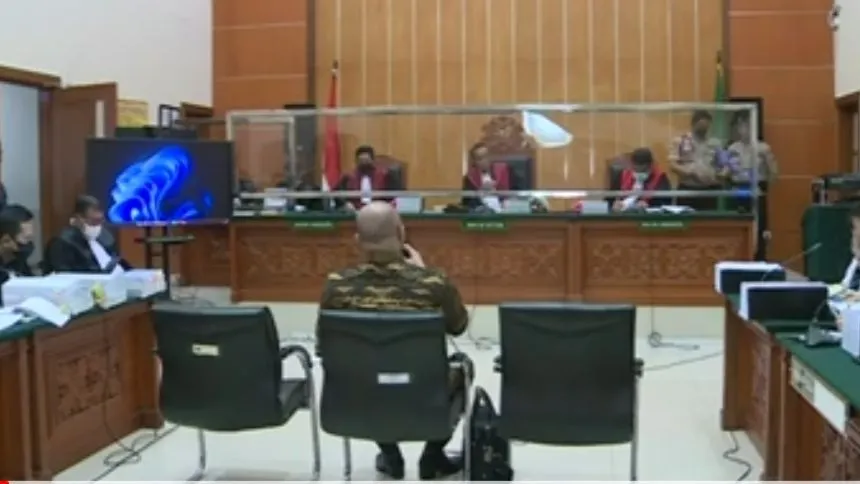 Teddy Minahasa menjelaskan awal mula mengenal Linda Pudjiastuti pada majelis hakim berawal dari spa di hotel waktu pulang kuliah.