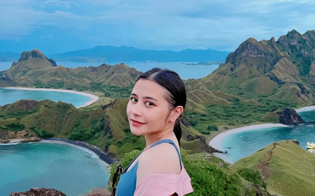 Prilly Latuconsina  di Labuan Bajo