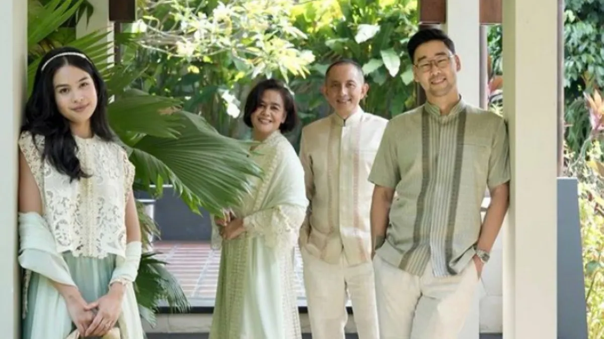 Keluarga Maudy Ayunda: Warna Sage viral