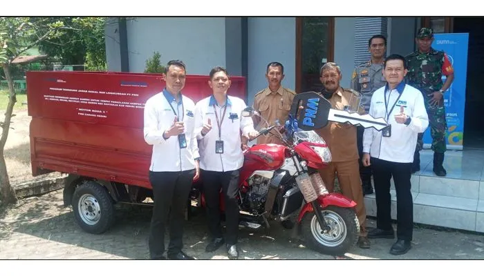 PNM Berikan Kendaraan Angkut Sampah