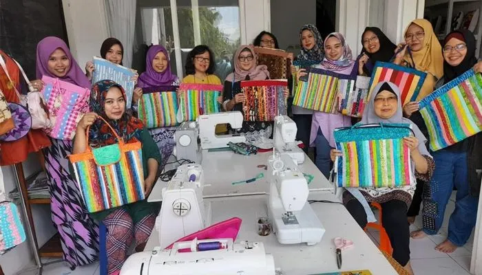 UMKM Kerajinan dengan Silver Play Button