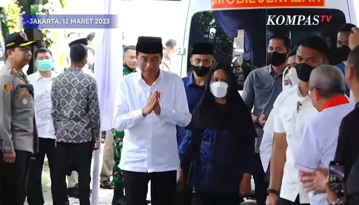 Presiden Jokowi hadir di rumah duka istri Moeldoko yang meninggal dunia hari ini