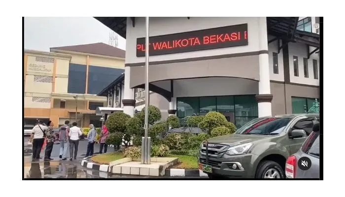 9 dari 2.217 Heboh Running Teks Asrama Haji di Hack