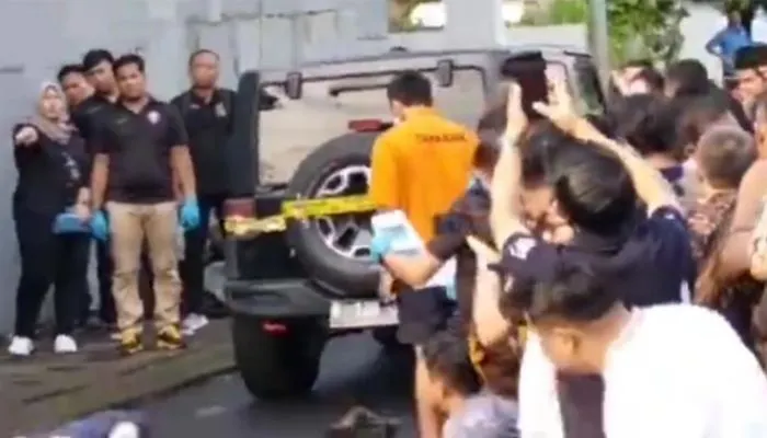 Mario Dandy saat rekonstruksi penganiayaan terhadap David.