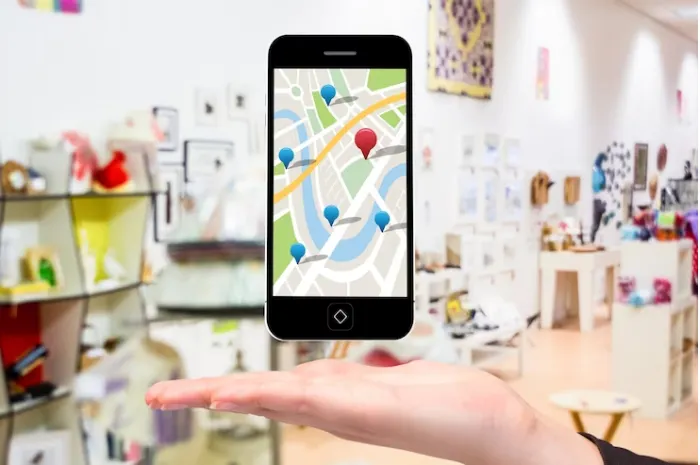 Ilustrasi cara menghasilkan uang dengan memanfaatkan teknologi smartphone serta internet bermodalkan Google Maps.