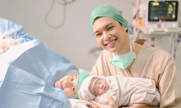 Rey Mbayang dan Dinda Hauw pasca melahirkan anak kedua