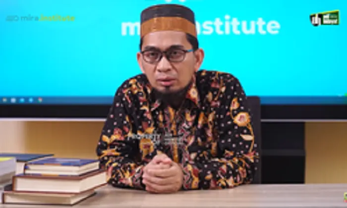 Ustadz Adi Hidayat Jelaskan Tentang Perihal  Makan dan Minum Saat Adzan Subuh