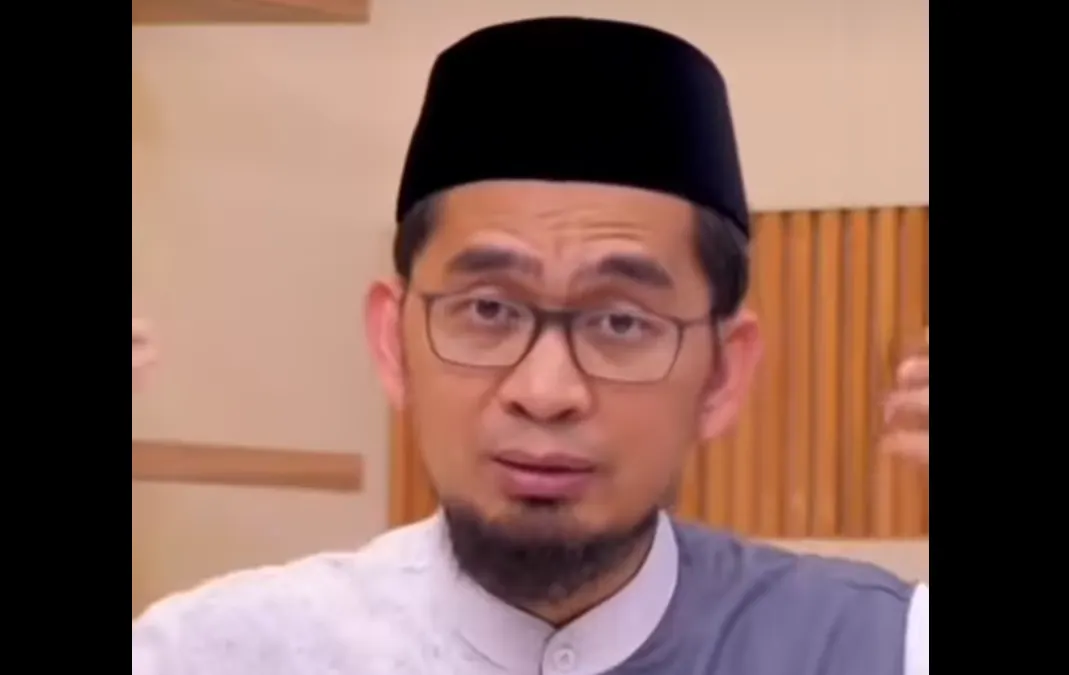 Ustaz Adi Hidayat Ajak Jamaah untuk Mengamalkan Dua Dzikir ini Agr Hidup Dalam Ketenangan dan Kebahagiaan.