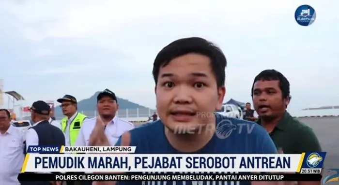 Viral! Pemudik Ngamuk Ada Pejabat Serobot Antrean di Pelabuhan BakauhenI