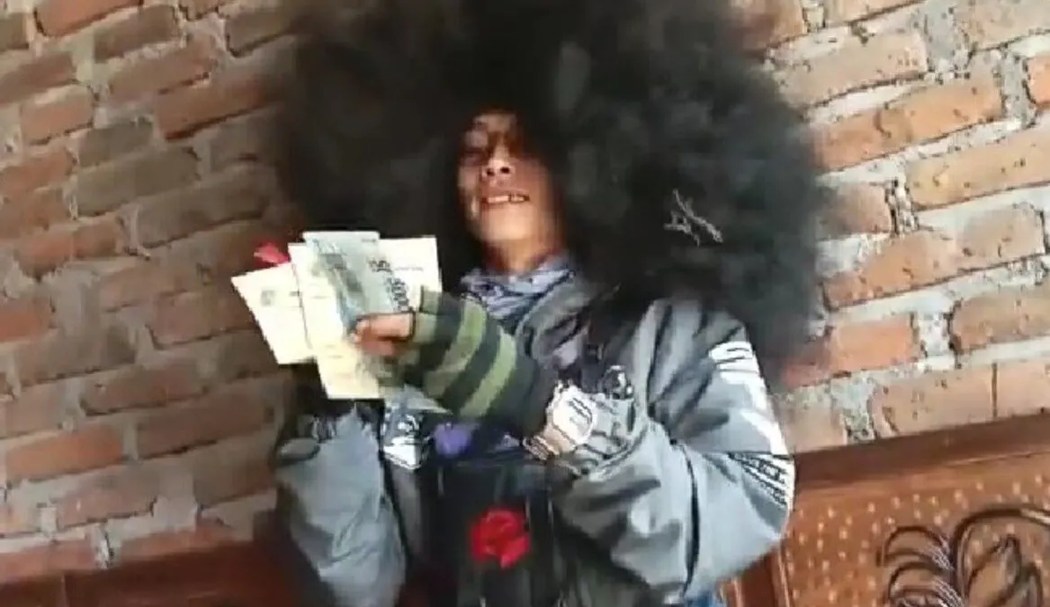 Viral Pria Tak Pernah Potong Rambut Selama 4 Tahun, Penampilannya Bikin Warganet Salfok Sampo Berapa Botol