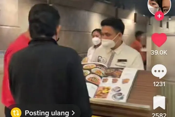 Viral adanya sosok mirip terpidana Ferdy Sambo dan Richard Eliezer berada di dalam sebuah mall, terlihat akrab.