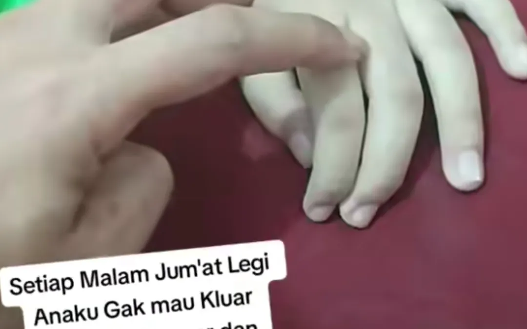 Viral sebuah video singkat menunjukkan seorang anak yang memiliki tangan yang bersinar setiap malam Jumat Legi.