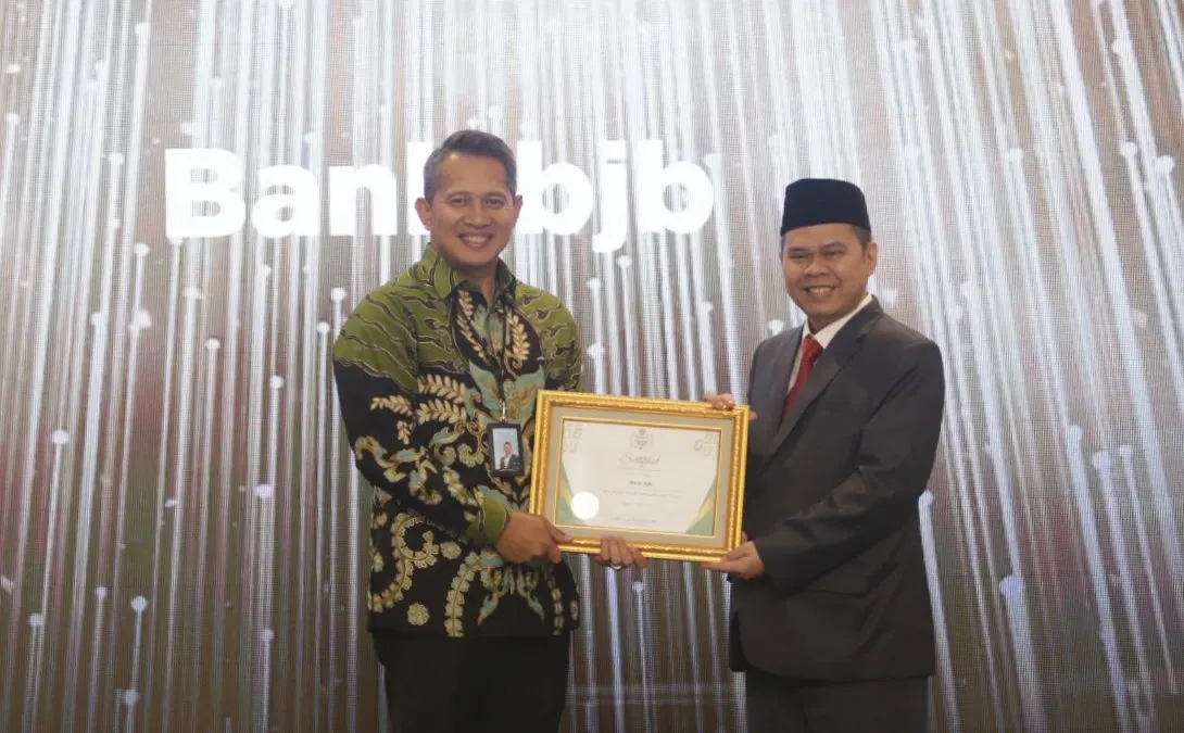 bank bjb Terima Penghargaan Bank Penyedia Layanan Pembayaran Zakat Terbaik dari Baznas
