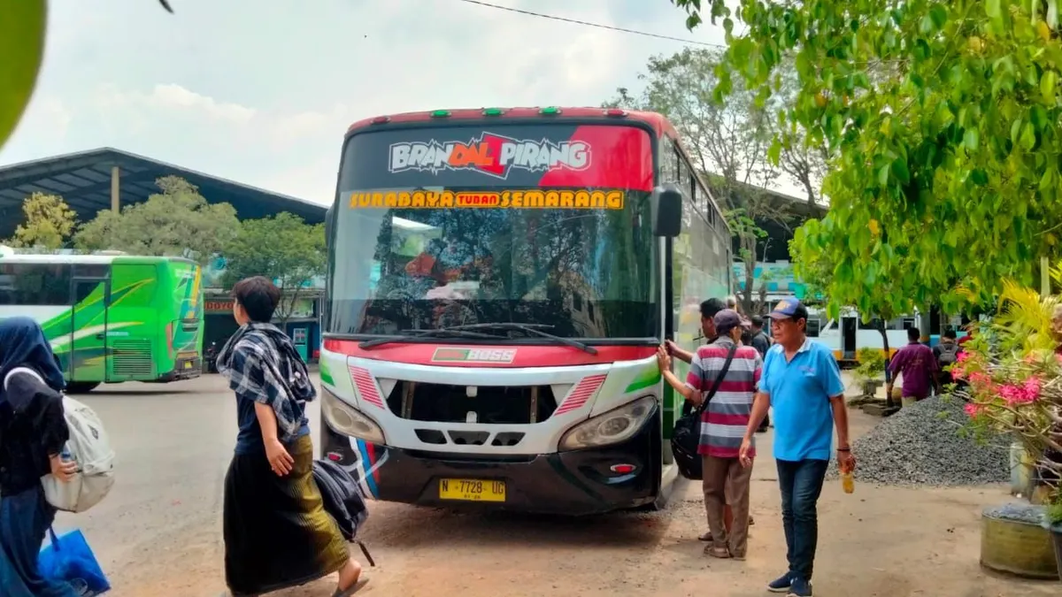 ilustrasi Suasana di terminal yang akan mengantarkan pemudik dengan moda Bus