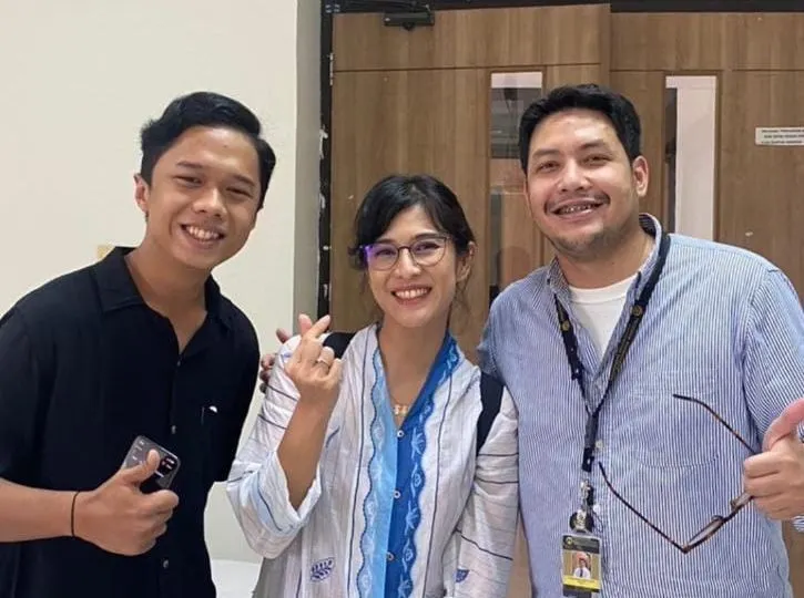 Dian Sastro tampil cantik sebagai Dosen di Uniersitas Indonesia