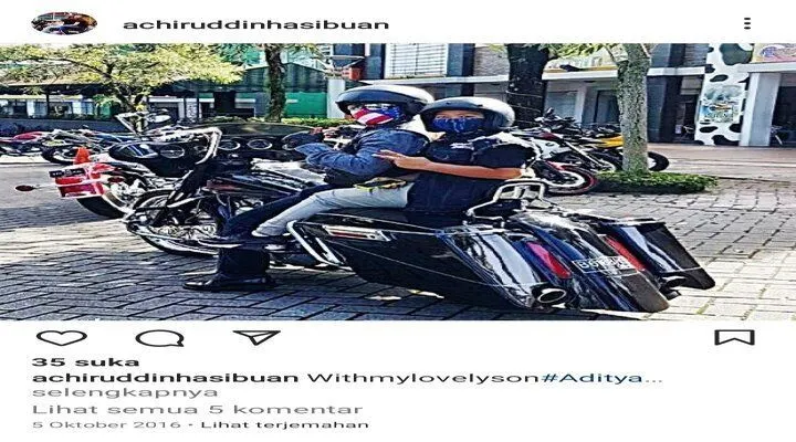 Salah satu unggahan AKBP Achiruddin Hasibuan bersama anaknya menaiki moge di akun media sosialnya