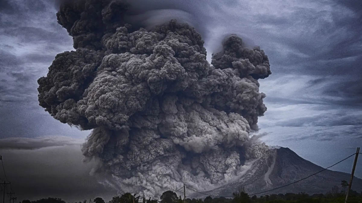 Illustrasi. Awan Panas ketika Gunung Meletus