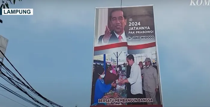 Marak Baliho raksasa bergambarkan Presiden Joko Widodo bersama Prabowo