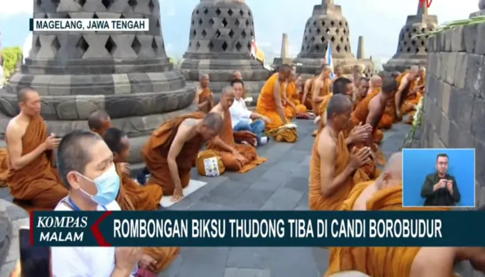 32 Biksu Lintas Negara yang Ikuti Tradisi Thudong Telah Sampai di Candi Borobudur