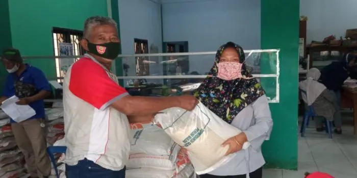 Bantuan pangan di antaranya berupa telur dan ayam siap cair saat Ramadan