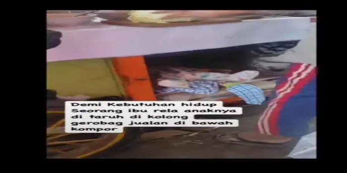 Beredar Video Seorang ibu yang Menaruh Bayinya dalam Kolong Gerobak Jalannya, Sementara di Atasnya Kompor Panas