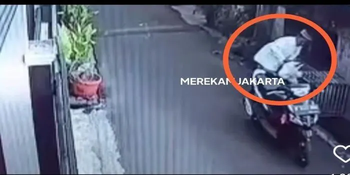 Terekam Kamera CCTV Aksi Pencuri 2 Ekor Bebek di Kebon Jeruk
