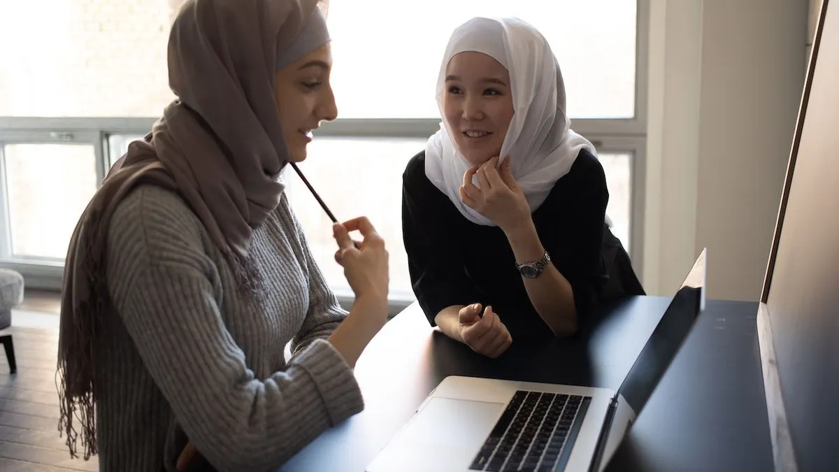 Ilustrasi. Orang yang bekerja secara profesional atau dengan sangat baik, biasanya akan mendapat perhatian lebih dari atasan.