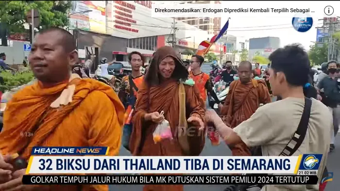 Perjalanan 32 Biksu yang Hendak Memperingati Hari Waisak di Candi Borobudur