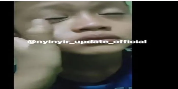 Seorang Bocah Nangis Pulang Dari Bermain karena Diledek Teman-temannya Tak Punya Ibu