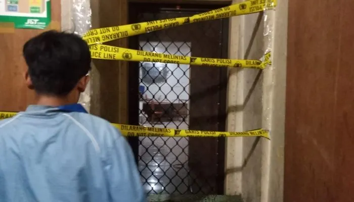 Bos JNT yang diketahui berinisial ALG, 26 tahun tersebut diduga tewas karena bunuh diri di kantornya yang berlokasi di Tambora, Jakarta Barat.