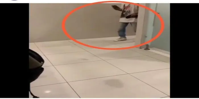 Sosok Pria Terekam Menguntit Sejumlah Cewek hingga ke Toilet Perempuan