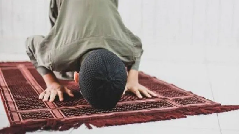  Ilustrasi salat, sholat tarawih di rumah