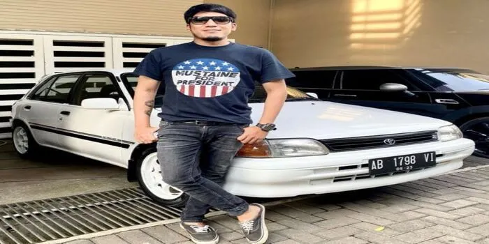 Desta Mahendra mencak-mencak dan tuliskan kemarahannya di Medsos terkait isu miring perceraiannya